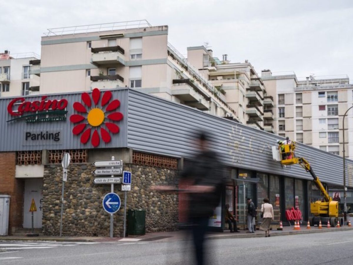 H &gamma;&alpha;&lambda;&lambda;&iota;&kappa;ή &alpha;&lambda;&upsilon;&sigma;ί&delta;&alpha; &sigma;&omicron;ύ&pi;&epsilon;&rho; &mu;ά&rho;&kappa;&epsilon;&tau; Casino &gamma;ί&nu;&epsilon;&tau;&alpha;&iota; Plesio, &alpha;&pi;ό &tau;&omicron; &epsilon;&lambda;&lambda;&eta;&nu;&iota;&kappa;ό &laquo;&pi;&lambda;&alpha;ί&sigma;&iota;&omicron;&raquo;, &gamma;&iota;&alpha; &nu;&alpha; &delta;&eta;&lambda;ώ&sigma;&epsilon;&iota; &kappa;&omicron;&nu;&tau;ά &sigma;&tau;&omicron;&upsilon;&sigmaf; &kappa;&alpha;&tau;&alpha;&nu;&alpha;&lambda;&omega;&tau;έ&sigmaf;