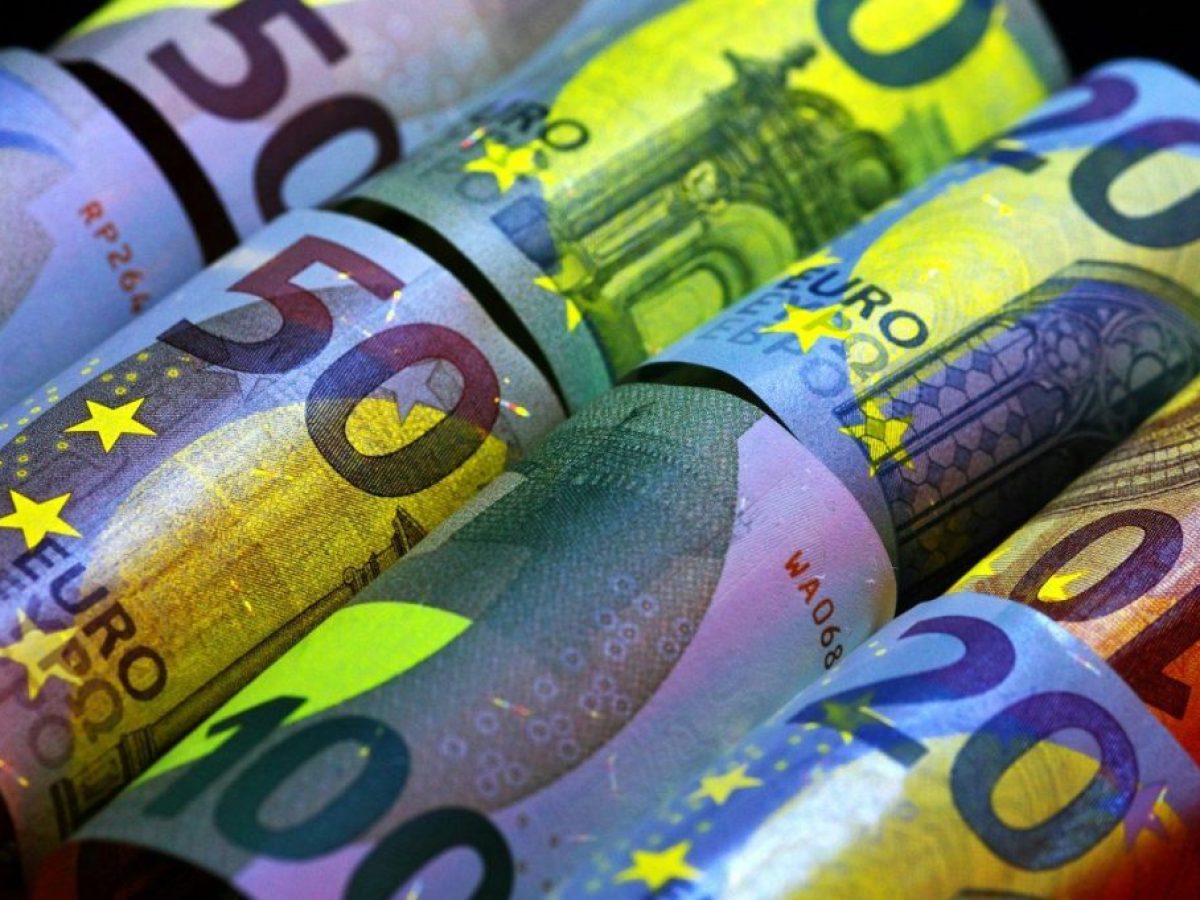 &Sigma;&tau;&alpha; ά&kappa;&rho;&alpha; &eta; &epsilon;&mu;&pi;&omicron;&rho;&iota;&kappa;ή &sigma;ύ&gamma;&kappa;&rho;&omicron;&upsilon;&sigma;&eta; &Epsilon;&Epsilon;-&Kappa;ί&nu;&alpha;&sigmaf;: &Eta; &Epsilon;&upsilon;&rho;ώ&pi;&eta; &epsilon;&tau;&omicron;&iota;&mu;ά&zeta;&epsilon;&iota; &ldquo;kill switch&rdquo;