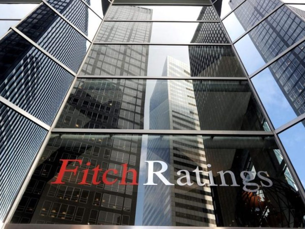 Fitch: &Sigma;&tau;&omicron; &laquo;BBB&raquo; &mu;&epsilon; &sigma;&tau;&alpha;&theta;&epsilon;&rho;έ&sigmaf; &pi;&rho;&omicron;&omicron;&pi;&tau;&iota;&kappa;έ&sigmaf; &eta; &Epsilon;&lambda;&lambda;ά&delta;&alpha; &ndash; &Alpha;&nu;ά&pi;&tau;&upsilon;&xi;&eta; 2% &kappa;&alpha;&iota; &chi;&rho;έ&omicron;&sigmaf; &sigma;&epsilon; &tau;&rho;&omicron;&chi;&iota;ά &alpha;&pi;&omicron;&kappa;&lambda;&iota;&mu;ά&kappa;&omega;&sigma;&eta;&sigmaf;