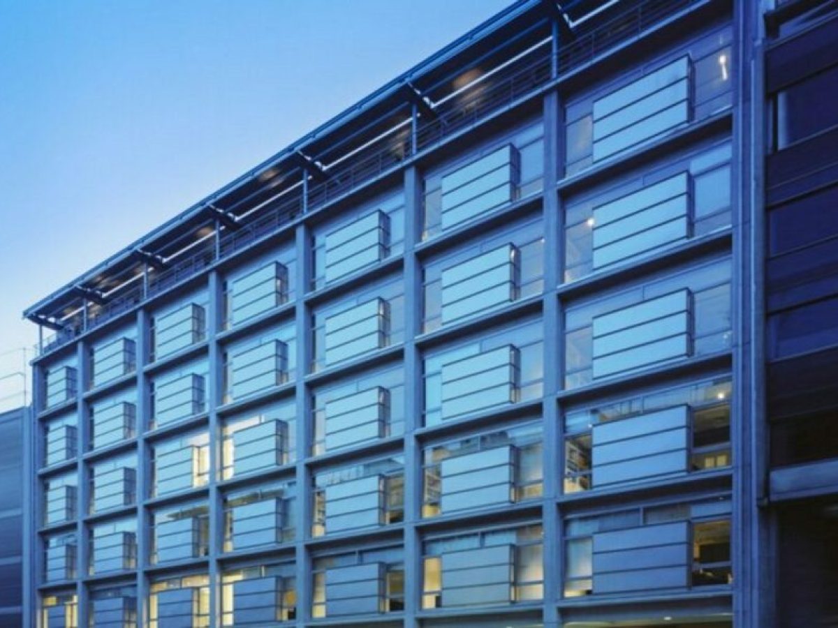&Gamma;&Epsilon;&Kappa; &Tau;έ&rho;&nu;&alpha;: &Sigma;&tau;&omicron; Top 20 &tau;&eta;&sigmaf; UBS &eta; &mu;&epsilon;&tau;&omicron;&chi;ή, &mu;&epsilon; &tau;&iota;&mu;ή-&sigma;&tau;ό&chi;&omicron; 54 &epsilon;&upsilon;&rho;ώ