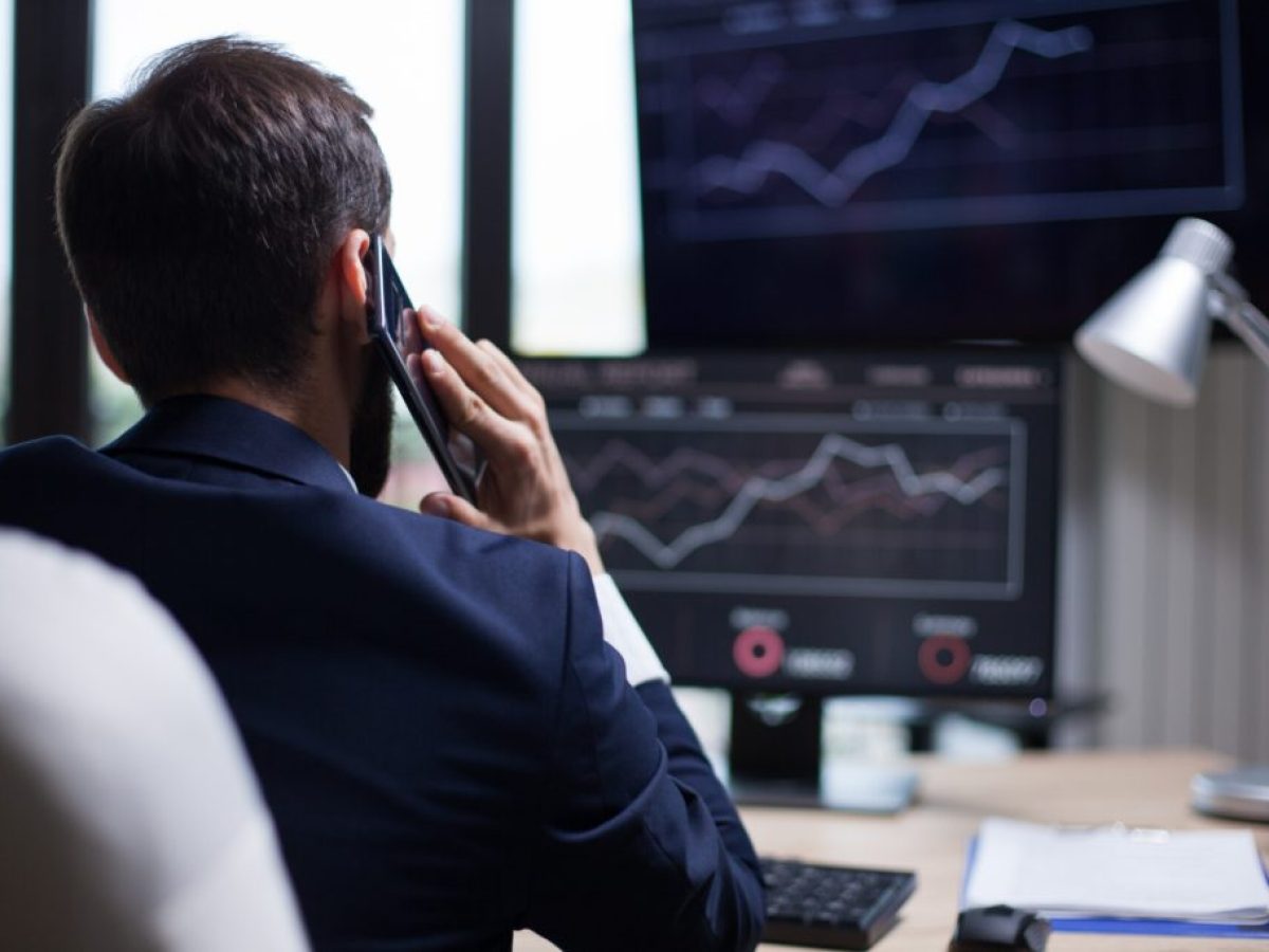 &Tau;&alpha; hedge funds &alpha;&pi;&epsilon;&iota;&lambda;&omicron;ύ&nu; &mu;&epsilon; &nu;έ&omicron; &sigma;&omicron;&kappa; &tau;&iota;&sigmaf; &alpha;&gamma;&omicron;&rho;έ&sigmaf; &omicron;&mu;&omicron;&lambda;ό&gamma;&omega;&nu;
