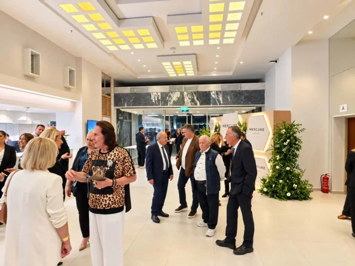 Mercure Patras Astir: &Nu;έ&alpha; &epsilon;&pi;&omicron;&chi;ή &gamma;&iota;&alpha; &tau;&omicron; &epsilon;&mu;&beta;&lambda;&eta;&mu;&alpha;&tau;&iota;&kappa;ό &xi;&epsilon;&nu;&omicron;&delta;&omicron;&chi;&epsilon;ί&omicron; &ndash; &Omicron;&sigma;&alpha; &epsilon;&iota;&pi;ώ&theta;&eta;&kappa;&alpha;&nu; &sigma;&tau;&alpha; &epsilon;&gamma;&kappa;&alpha;ί&nu;&iota;&alpha;