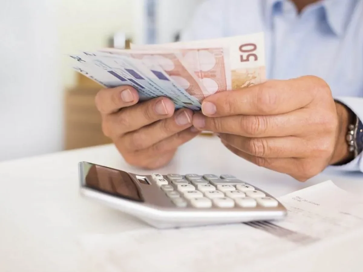 &Sigma;&upsilon;&nu;&tau;ά&xi;&epsilon;&iota;&sigmaf;: &Alpha;ύ&xi;&eta;&sigma;&eta; 2,8% &alpha;&pi;ό &tau;&eta;&nu; 1&eta; &Iota;&alpha;&nu;&omicron;&upsilon;&alpha;&rho;ί&omicron;&upsilon; 2027 &ndash; &Pi;&omicron;&iota;&omicron;&iota; &theta;&alpha; &delta;&omicron;&upsilon;&nu; &mu;&epsilon;&gamma;&alpha;&lambda;ύ&tau;&epsilon;&rho;&omicron; ό&phi;&epsilon;&lambda;&omicron;&sigmaf;