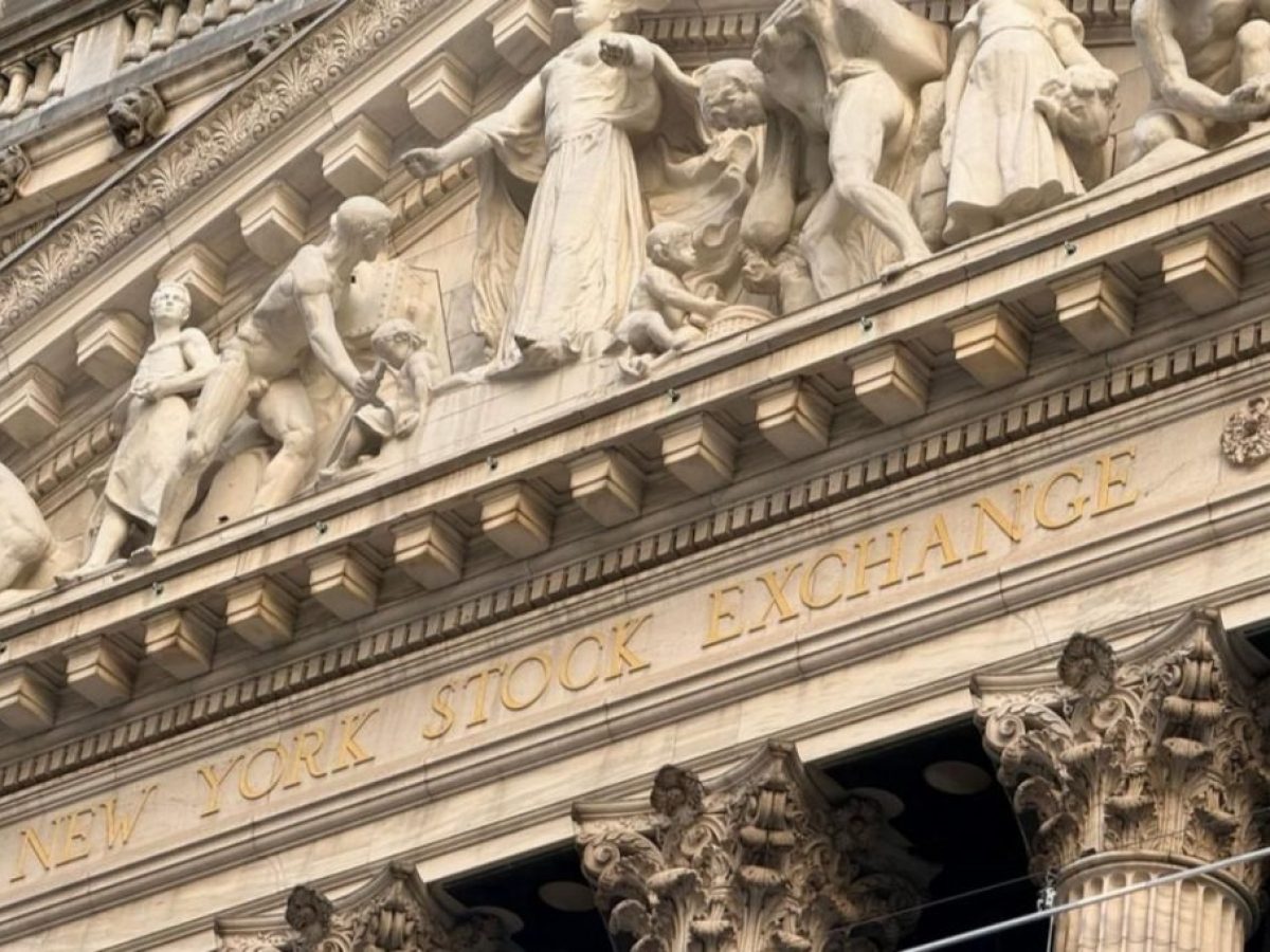 &Sigma;&tau;&omicron; &ldquo;&kappa;ό&kappa;&kappa;&iota;&nu;&omicron;&rdquo; &eta; Wall &mu;&epsilon; &ldquo;&beta;&omicron;&upsilon;&tau;&iota;ά&rdquo; &tau;&omicron;&upsilon; Nasdaq &ndash; &Alpha;ύ&xi;&eta;&sigma;&eta; &pi;ά&nu;&omega; &alpha;&pi;ό 3.5% &sigma;&tau;&omicron; &pi;&epsilon;&tau;&rho;έ&lambda;&alpha;&iota;&omicron;
